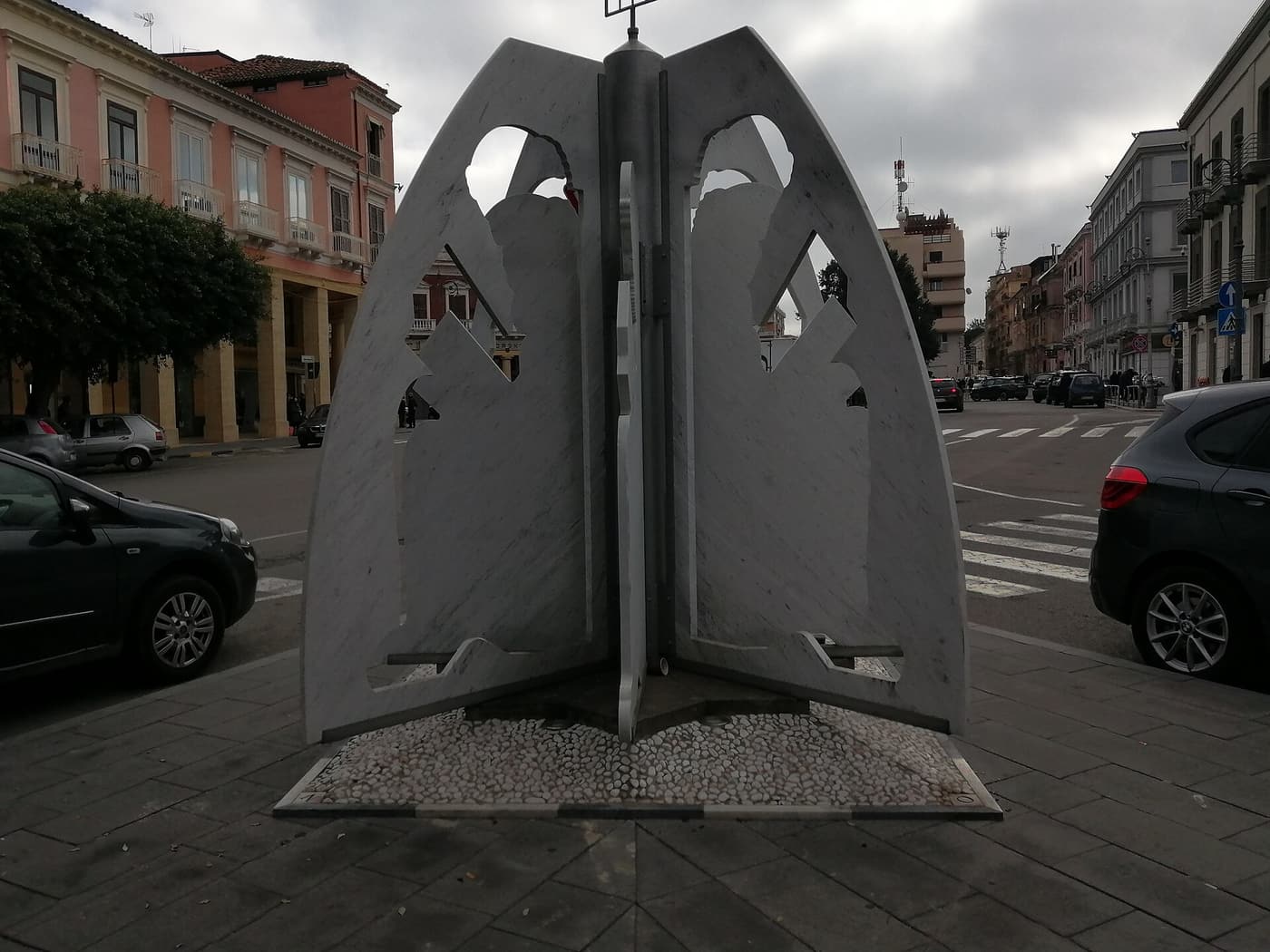The modern steel monument to Pythagoras in a street of central Crotone